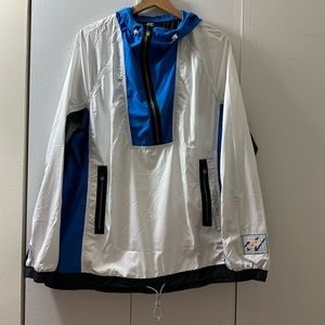 Nike Women’s Windbreaker Archive Jacket AO4552-100 White/Blue Size L (Fits L/XL)